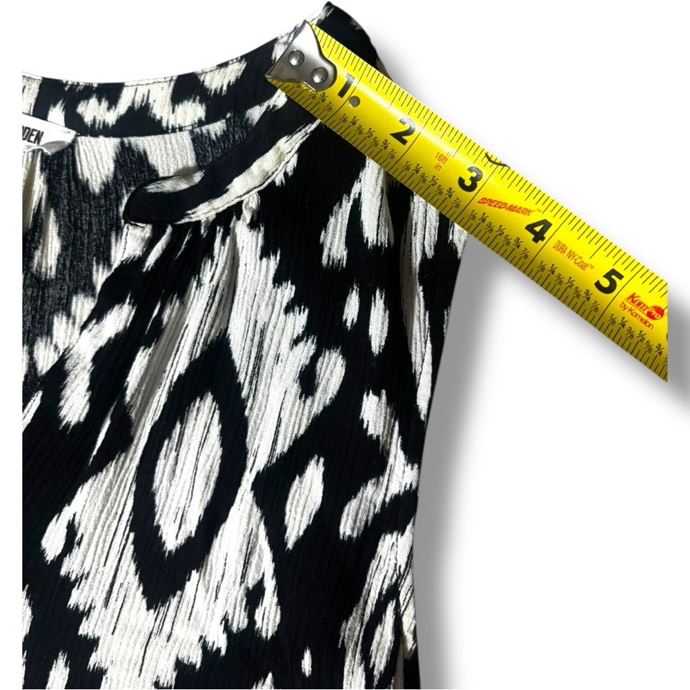 Steve Madden Black and White Aztec Patterned Sleeveless Tiered V-neck Tunic top - Picture 14 of 16